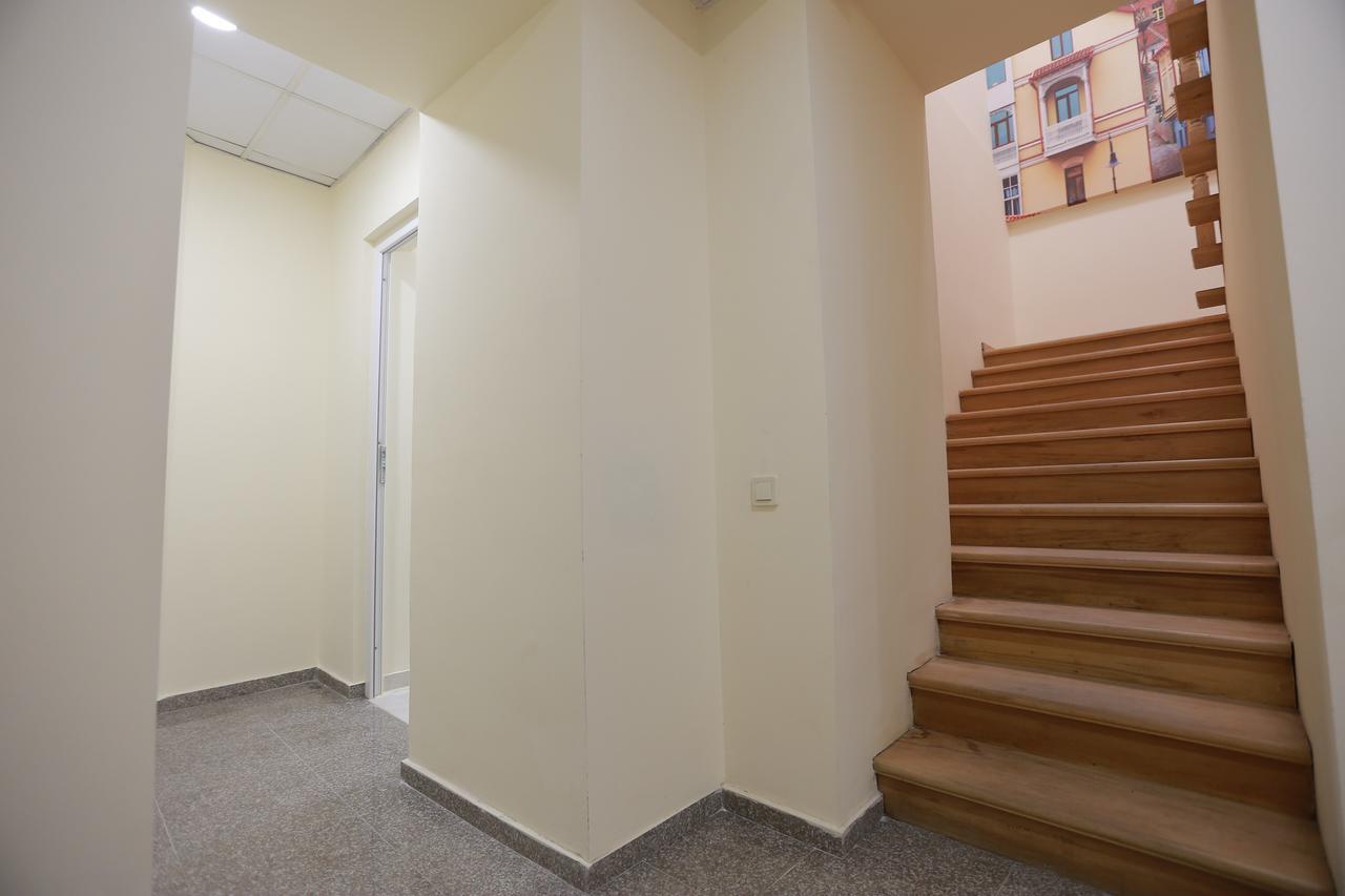 Midtown Hotel & Hostel Tbilisi ภายนอก รูปภาพ