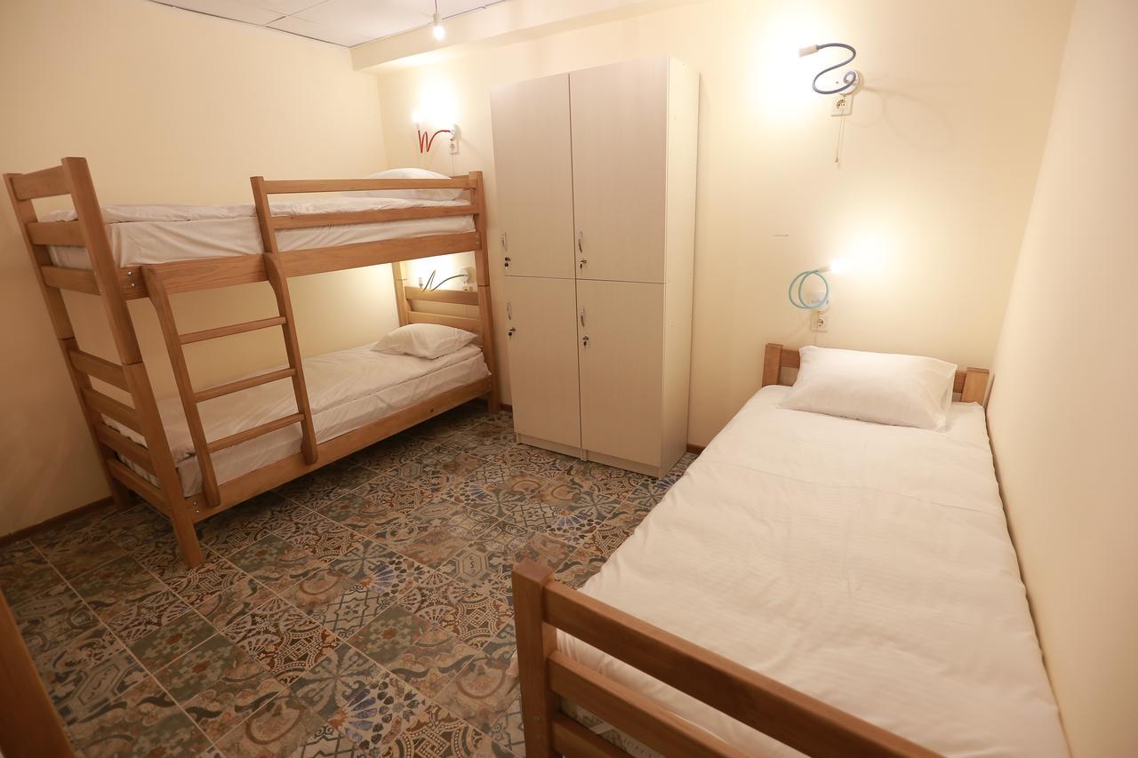 Midtown Hotel & Hostel Tbilisi ภายนอก รูปภาพ