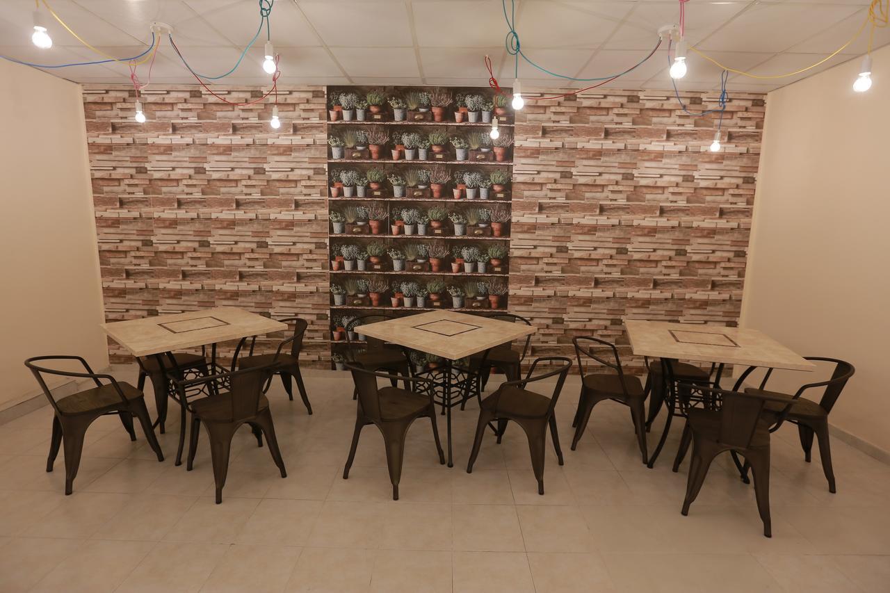 Midtown Hotel & Hostel Tbilisi ภายนอก รูปภาพ