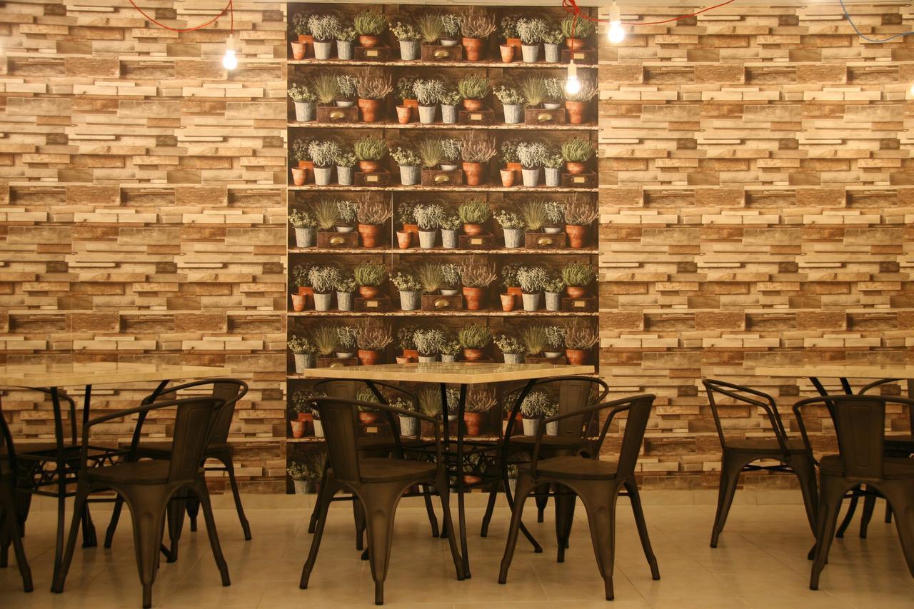 Midtown Hotel & Hostel Tbilisi ภายนอก รูปภาพ