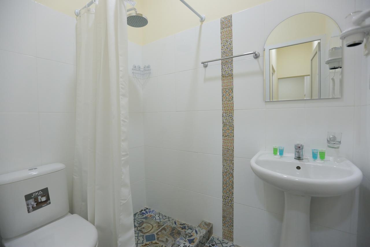 Midtown Hotel & Hostel Tbilisi ภายนอก รูปภาพ