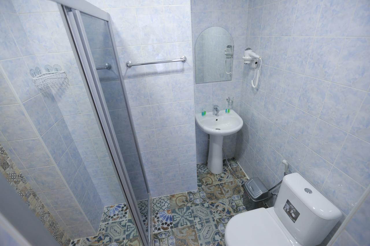 Midtown Hotel & Hostel Tbilisi ภายนอก รูปภาพ