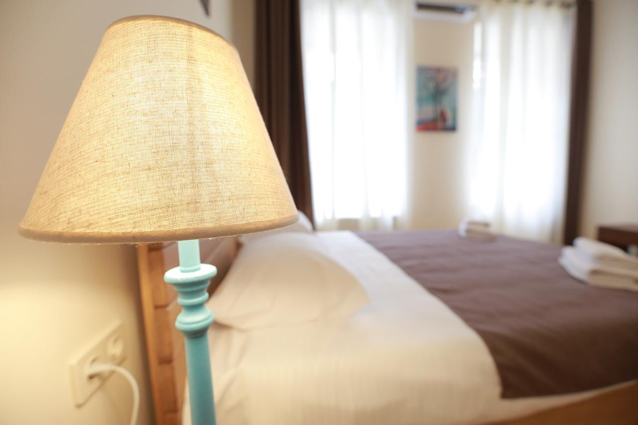 Midtown Hotel & Hostel Tbilisi ภายนอก รูปภาพ