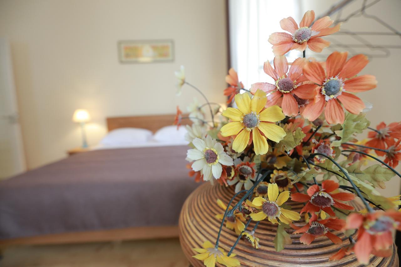 Midtown Hotel & Hostel Tbilisi ภายนอก รูปภาพ